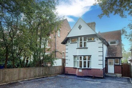 No.192 Oxford - Studio Apartment with Garden View