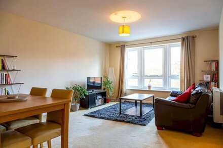 Pass the Keys | Spacious & Cosy Central 1 Bed Apartment | Parking