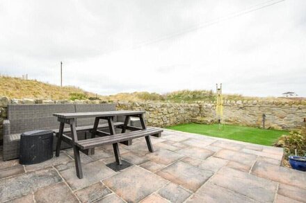 CREEL COTTAGE (AMBLE), pet friendly, with open fire in Amble