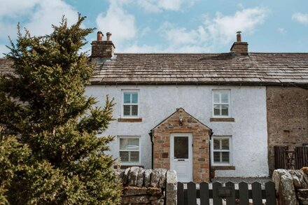 Gatecroft, Garrigill. Stone built 17th century cottage with log burning stoves.