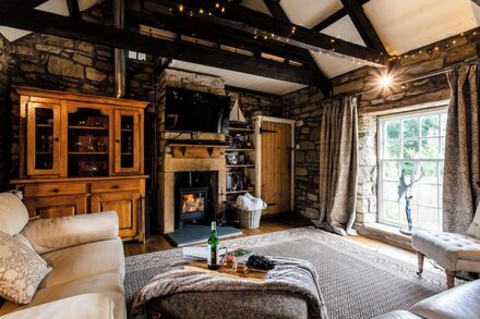 THE POACHERS POCKET, pet friendly, with open fire in Whittingham