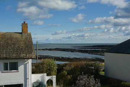 COAST VIEW, family friendly, country holiday cottage in Beadnell