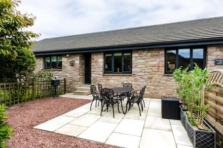 POLISHED PEBBLE, family friendly, country holiday cottage in Beadnell