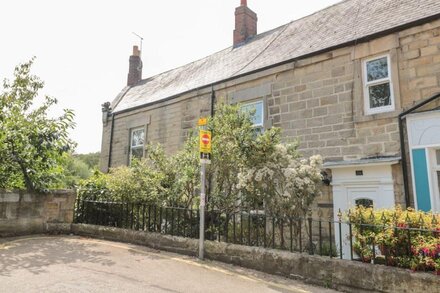 1A CHANTRY PLACE, family friendly, with a garden in Morpeth