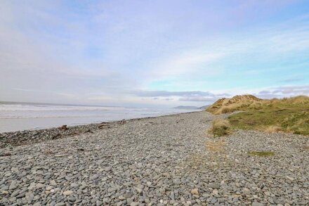 YSTWYTH 36, family friendly, country holiday cottage in Borth