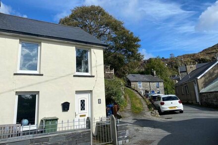 Eryri /Snowdonia. 3 Bed. Zipworld,hiking,walking,dogs welcome. Short breaks.