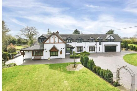 Perfect Country Cottage for large groups