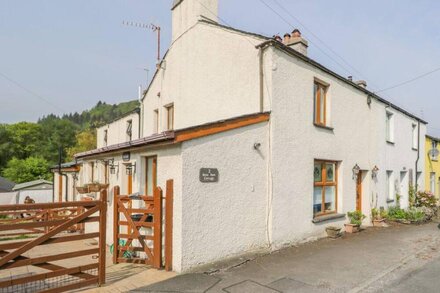 BENS ROW COTTAGE, family friendly, with open fire in Backbarrow