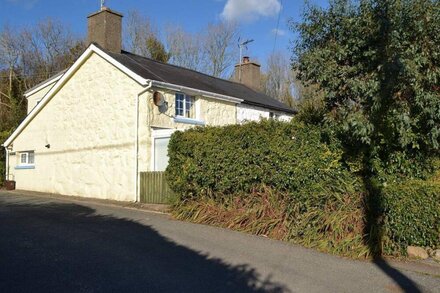 2 bedroom accommodation in Llangybi, near Pwllheli