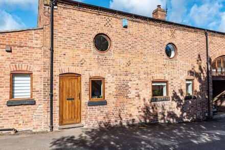 Stunning grade 2 listed barn conversion with countryside views