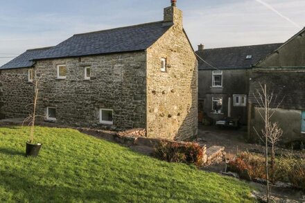 THE GRANARY LOFT, with a garden in Bardsea