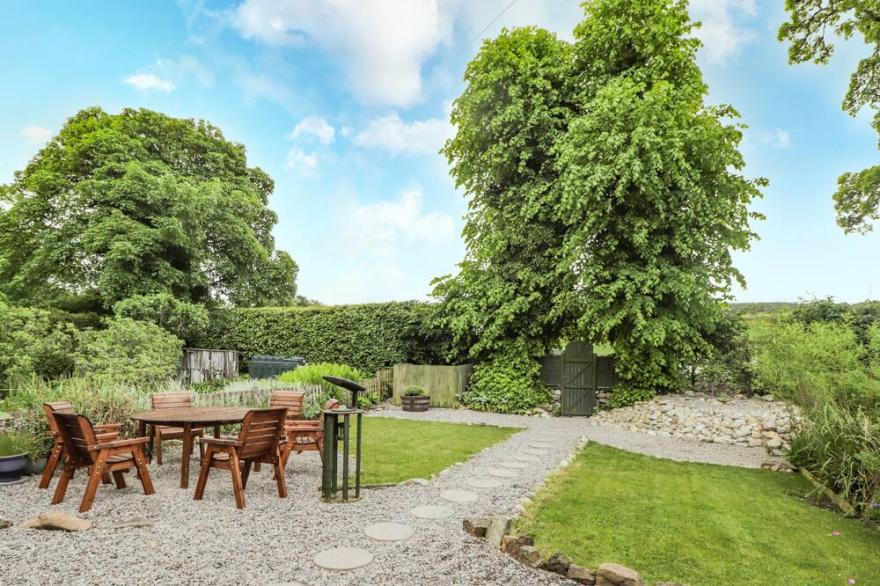 2 SWORDALE COTTAGES, family friendly, with open fire in Evanton