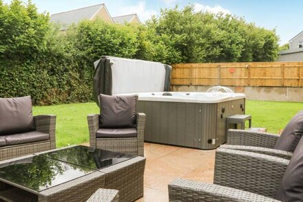 DEVON HOUSE, family friendly, with hot tub in Bradworthy