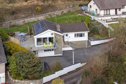 Solace - Cottage with Views over the Wooded Valley