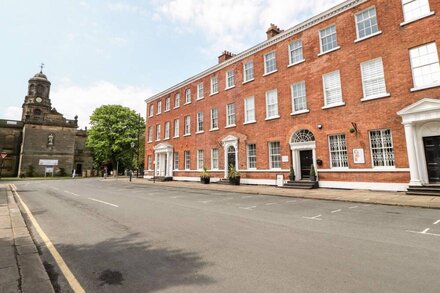 3, ST JOHN'S NORTH APARTMENTS, romantic, with a garden in Wakefield