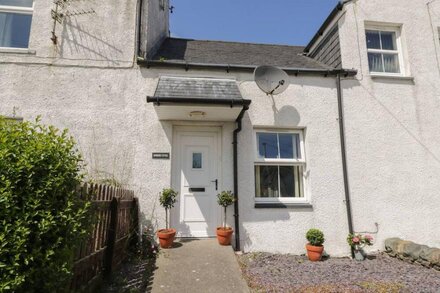 BUMBLEBEE COTTAGE, family friendly, with a garden in Sandhead