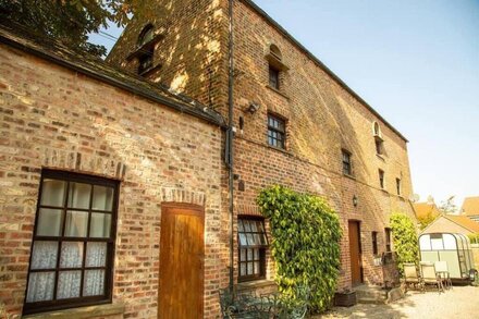 Apartment Two, The Carriage House, York 6m, Village Location