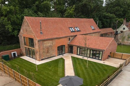 Brand new barn conversion.  Perfect location for North Norfolk Coast.