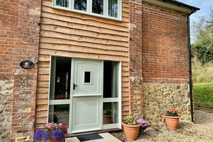 Bamford Barn - One Bedroom Cottage, Sleeps 2