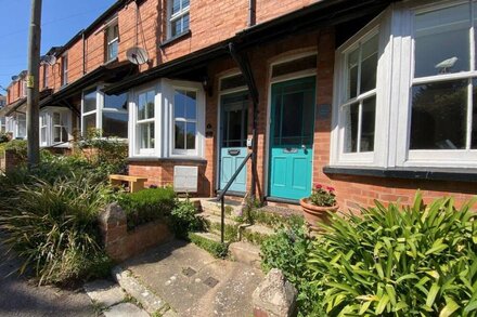 The Reading Room - Two Bedroom Cottage, Sleeps 3