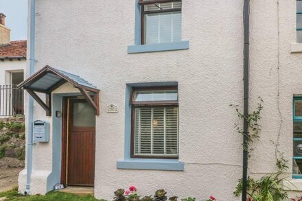 COCKLE BAY COTTAGE, pet friendly, country holiday cottage in Heysham