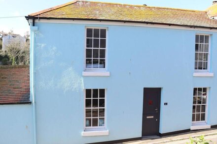 DOLPHIN COTTAGE, family friendly in Brixham