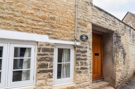 CHINA COTTAGE, pet friendly, character holiday cottage in Charlbury