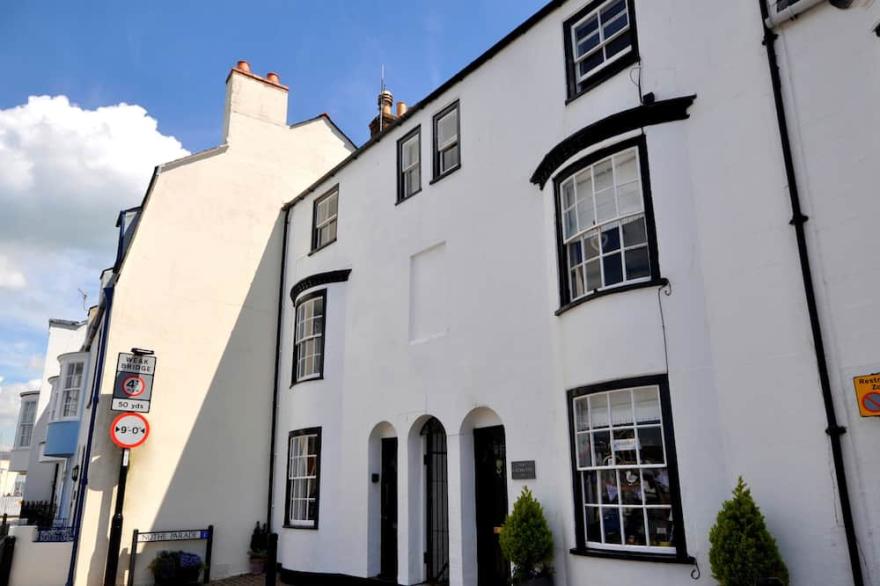 THE FERRYMAN, family friendly, character holiday cottage in Weymouth