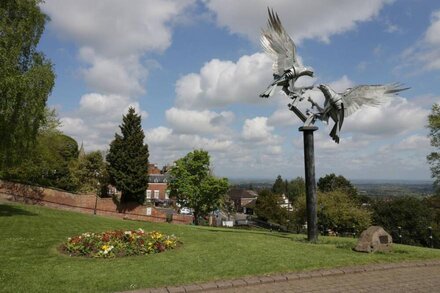 THE ESCAPE, romantic, with a garden in Great Malvern