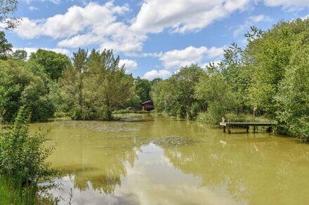 WILD ROSE COTTAGE, pet friendly, with a garden in Halwill Junction