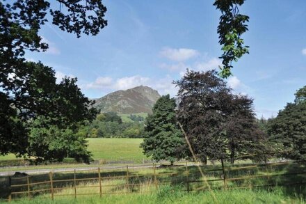 HOLLENS COTTAGE, family friendly, with a garden in Grasmere