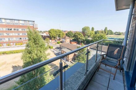 Luxury 2 Bed Apartment Parking by NEC & Solihull