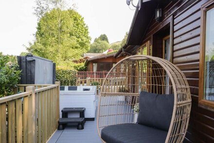 BROAD OAK LODGE, family friendly, with hot tub in Windermere