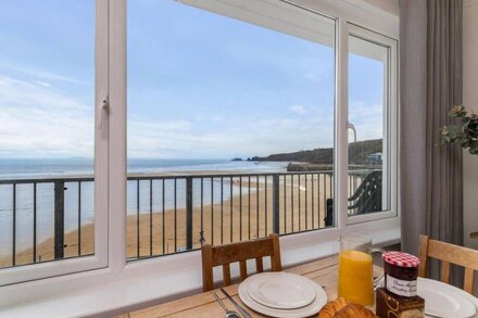 Sea Urchins Apartment - Sea Front Apartment with Views, Pet Friendly