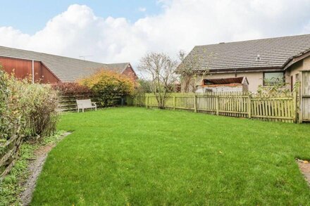 WYNDHEAD COTTAGE, family friendly, with open fire in Lauder