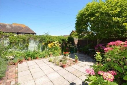 Two bedroom cottage in the heart of Rye with private parking.