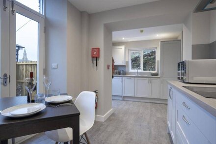 Ferndale's Hideaway - 1 Bedroom Spacious Apartment - Central Ambleside - Parking