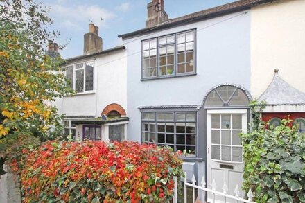 Sunny Cottage - Central Brighton Lanes - Sleeps 6 to 8 guests