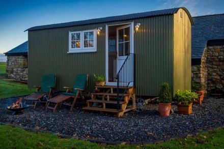 THE PLEASANT HUT AT MOUNTPLEASANT FARM, with a garden in Roose