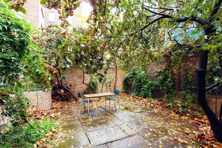 Classic home and garden in Bloomsbury