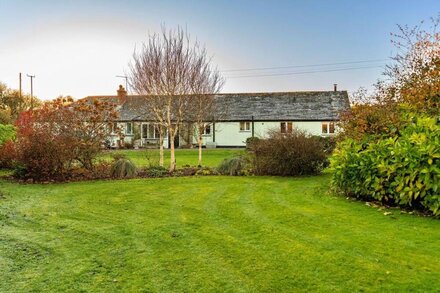 Superb studio barn conversion for two, excellent location in mid Cornwall