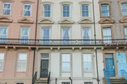 ROYAL VIEW, character holiday cottage in Whitby