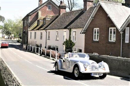 Quirky refurbished historical lodge 3 minutes to the New Forest