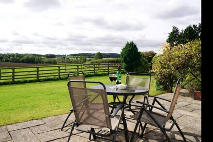 Garth Cottage-spacious family and dog friendly, two bedrooms both with ensuites.