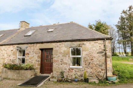 STABLE COTTAGE, pet friendly in Fochabers