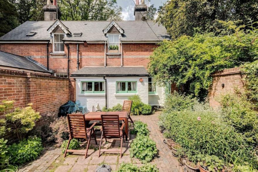 A Beautiful Cottage set in the heart of Alexandra park