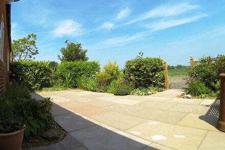 August discount offer! Rural, beautiful barn for 2, farm setting, stunning views