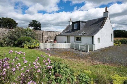 GARDEN COTTAGE  - peaceful rural cottage, superb base for sightseeing