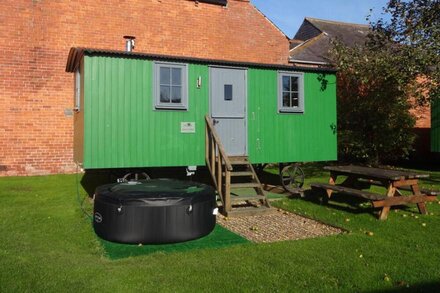 Shepherds hut with hot tub and onsite bistro and gym close to Hadrian's Wall and beach.