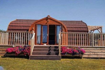 Castle Brae Pod with hot tub, Hayton, Near Hadrian's Wall and Talkin Tarn